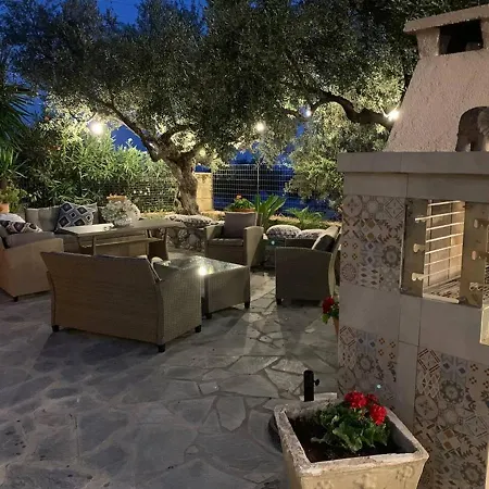 Semi Detached Stone House Great Location Ferienhaus