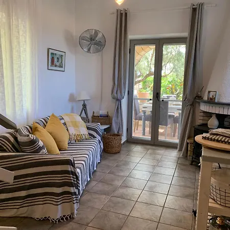 Semi Detached Stone House Great Location Сasa de vacaciones *