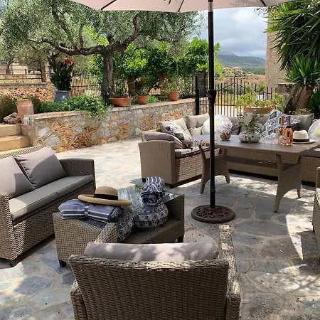 Semi Detached Stone House Great Location Сasa de vacaciones